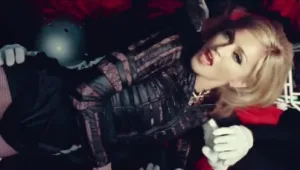 צפו: מדונה דורשת את האהבה שלכם