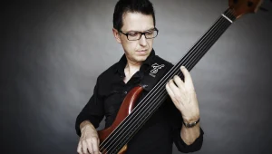 הבאסיסט אלן קארון יופיע בישראל