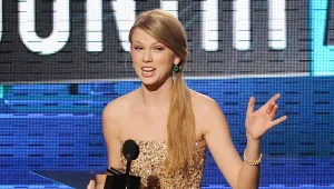 טיילור סוויפט היא הזוכה הגדולה של ה-AMA