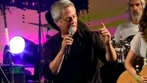 העם דורש כרטיס לשלמה ארצי