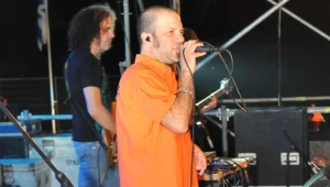 אז מי פה הנחש? • תגובה לשיר נוסצקי