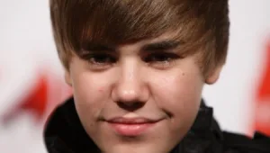 מי רוצה לתת ביס לג'סטין ביבר?