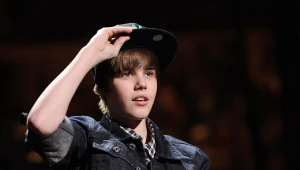 צפו בג'סטין ביבר נמלט על חייו