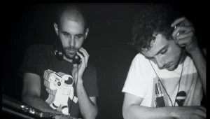 האזינו לסקילהטון ברמיקס להונאת האמרגן