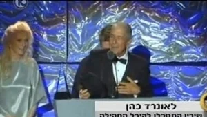 לאונרד כהן מתקבל להיכל התהילה