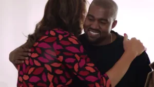 צפו: הרגע בו קניה וסט ראה את קייטלין ג'נר לראשונה