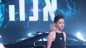 טקס הנשיקות הקריפי של דנית, אנה ואחי