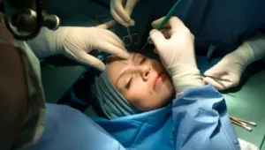 ניתוח מוח מול המצלמה: הצצה לריאליטי בי"ח חדש