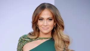 מתפלשת בטראש: איטס ג'ניפר לופז, ביץ'