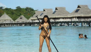 מתפלשת בטראש: מי קנה את הקלטת של קים קרדשיאן?