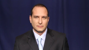 פלאפל מוסקו ישאר ללא מתחרים: ועדת החינוך דחתה פתיחת הפרסום בקול ישראל לתחרות