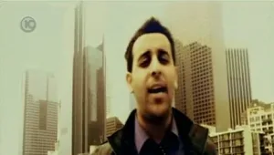 בכורה: דודו אהרון עושה את LA