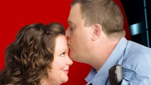 במשקל נוצה • מה חשבנו על "מייק ומולי"?