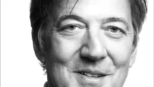 הקומיקאי הבריטי סטיבן פריי יבקר בישראל