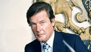 כוכב סרטי ג'יימס בונד, רוג'ר מור, מת בגיל 89