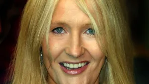 מדוע סופרת "הארי פוטר" פרסמה ספר בשם בדוי?