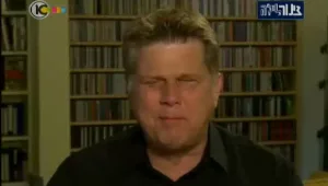 רואה את הנסתר: הכירו את טומי אדיסון, מבקר הסרטים העיוור