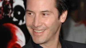 התעשיין: קיאנו ריבס מחטיף