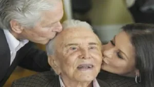 עד 120? קירק דאגלס חוגג יום הולדת מאה