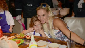 לא רק בלונדינית: מורן אייזנשטיין גם מבשלת