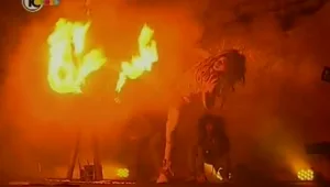 פירומניה: הרקדנים שמשחקים באש על הבמה