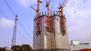 מצוקת דיור? בנו בניין בן 57 קומות ב-19 יום. צפו