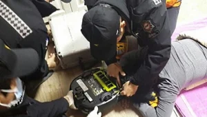 הלו, מכבי אש? רובוט אכל לי את השיער!