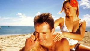 טסים בחגים? כך תחסכו כסף בחיוג מחו"ל