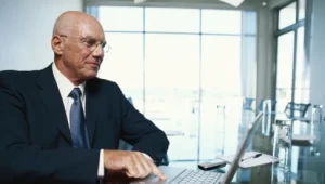 לא רק בישראל: גם בעולם משכורות הבכירים חוזרות להמריא