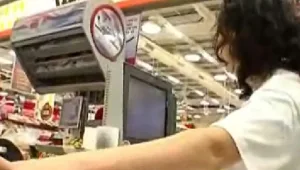 האם כולנו נשלם את המחיר בקופות הסופרמרקט כתוצאה מהעלאת שכר המינימום?