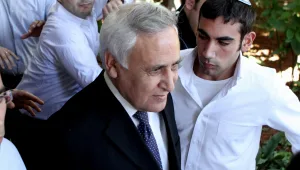 בעקבות שליחתו לכלא: משה קצב יאבד התנאים; גמלתו לא תפגע