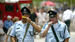 עו"ד לשוטר: "אדם מוכשר כמוני מצליח - אדם כמוך משרת במשטרה"