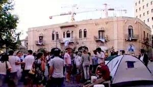 מחאת האוהלים התחילה, בנק ישראל מזהיר מעליית מחירי הדירות השכורות