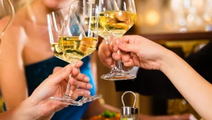 דווקא כשחם: מחקר מצא שיין לבן מסוכן לעור הפנים