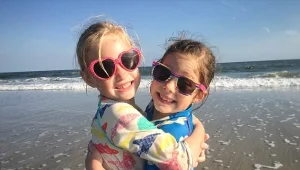 טרגדיה: תאומות בנות 7 אובחנו עם מחלה סופנית