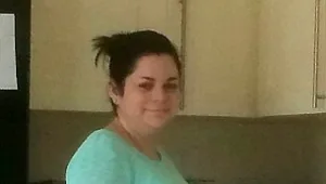 נשלחה הביתה מבית החולים וילדה באסלה
