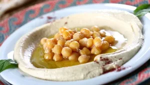 הרבה יותר ממה שחשבתם: כמה קלוריות יש בחומוס?