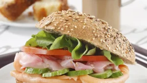 לעירנות ולדיאטה: 7 מאכלים שחייבים לאכול בבוקר