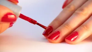 לא תאמינו איך חשיפה ללק עלולה לפגוע בבריאות שלכן