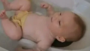 כך תקלחו את התינוק בפעמים הראשונות