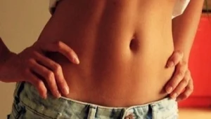 5 מאכלים לבטן שטוחה, ו-5 מאכלים שינפחו אותה