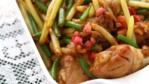 מתכון לשוקי עוף ושעועית צהובה בסירופ מייפל