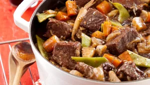 מתכון לקדרת עגל עם שזיפים