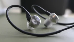 סקירת אוזניות RHA MA750i: צלולות וחדות עם תג מחיר גבוה