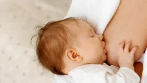 מניקה נער בן 16: עד איזה גיל לגיטימי להניק?