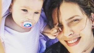 "להניק חשוב יותר מלהיות כוסית": לירון שמם נתפסת מניקה בפומבי ונקטלת ברשת