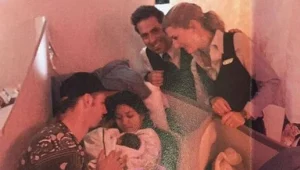 שוקינג! לא ידעה על ההיריון וילדה במהלך טיסה