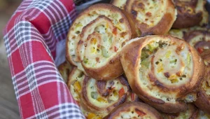 מתכון למאפים מלוחים במילוי פלפלים וגבינה