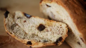 מתכון ללחם עם צימוקים ואגוזים