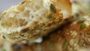 על החיטה לבדה • סדנה לאפיית לחם